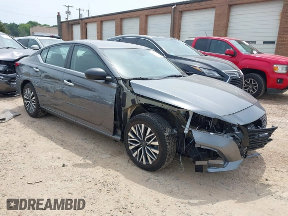 2024 Nissan Altima SV z VIN 1N4BL4DV5RN336438, wystawiony jako IAAI lot #42273934 z przebiegiem 34 925 mil mil oraz . Historia ofert i sprzedaży dostępna na DreamBid. Obrazek 1.