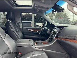 2018 Cadillac Escalade Luxury z VIN 1GYS4BKJ6JR263776, wystawiony jako Copart lot #60558995 z przebiegiem 106 061 mil mil oraz Czysty tytuł • Clean title. Historia ofert i sprzedaży dostępna na DreamBid. Obrazek 5.