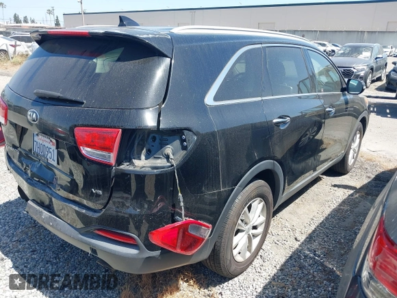 2016 Kia Sorento LX z VIN 5XYPGDA57GG037286, wystawiony jako IAAI lot #42479020 z przebiegiem 197 478 mil mil oraz . Historia ofert i sprzedaży dostępna na DreamBid. Obrazek 4.