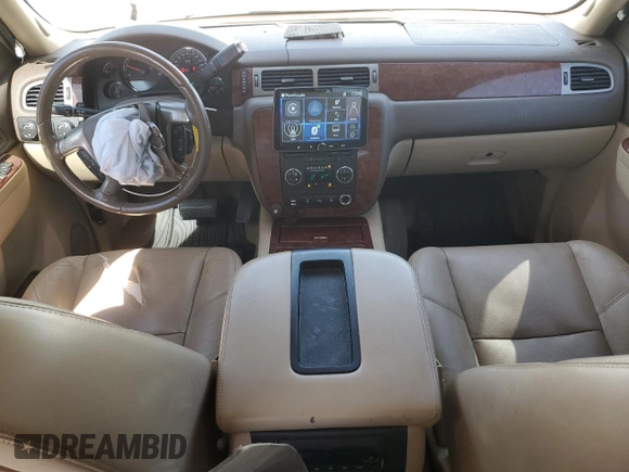 2010 Chevrolet Avalanche LTZ z VIN 3GNVKGE03AG178135, wystawiony jako Copart lot #57060705 z przebiegiem 137 675 mil mil oraz Szkoda całkowita • Salvage title. Historia ofert i sprzedaży dostępna na DreamBid. Obrazek 9.