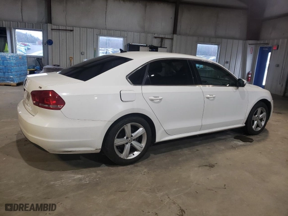 2015 Volkswagen Passat 1.8T Limited Edition with VIN 1VWAT7A33FC082226, listed as a Copart auction lot 52008225 with 185,941 mi miles and Clean Title. Bid and sale history available at carsss.com. Image 3.