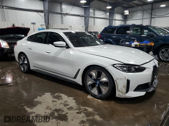 2024 BMW i4 xDrive40 z VIN WBY83FB06RFT27327, wystawiony jako Copart lot #84040704 z przebiegiem 5 137 mil mil oraz Szkoda całkowita • Salvage title. Historia ofert i sprzedaży dostępna na DreamBid. Obrazek 4.