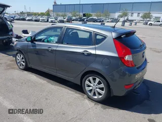 2012 Hyundai Accent SE z VIN KMHCU5AE5CU022142, wystawiony jako IAAI lot #42203812 z przebiegiem 89 196 mil mil oraz . Historia ofert i sprzedaży dostępna na DreamBid. Obrazek 3.