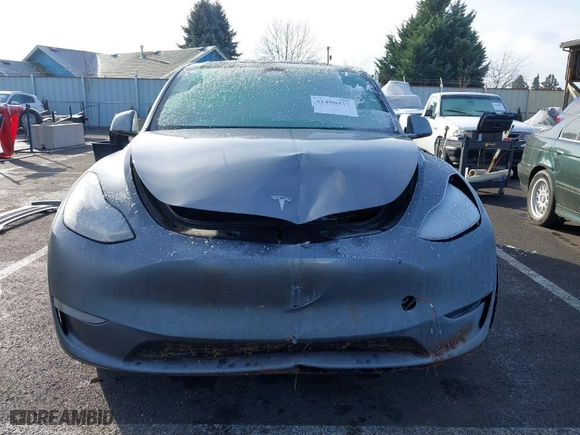 2024 Tesla Model Y Long Range with VIN 7SAYGDEE7RF169301, listed as a IAAI auction lot 41480427 with 10,412 mi miles. Bid and sale history available at carsss.com. Image 13.