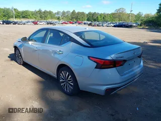 2024 Nissan Altima SV z VIN 1N4BL4DW1RN359417, wystawiony jako IAAI lot #42303579 z przebiegiem 35 512 mil mil oraz . Historia ofert i sprzedaży dostępna na DreamBid. Obrazek 3.