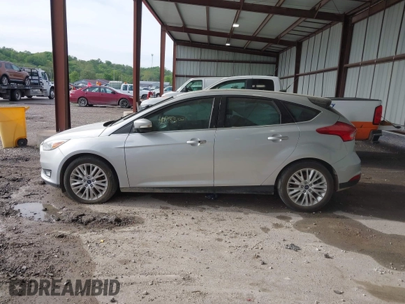 2015 Ford Focus Titanium z VIN 1FADP3N2XFL348149, wystawiony jako IAAI lot #41983021 z przebiegiem 208 765 mil mil oraz . Historia ofert i sprzedaży dostępna na DreamBid. Obrazek 14.