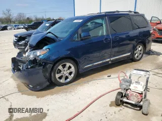 2012 Toyota Sienna SE z VIN 5TDXK3DC8CS214637, wystawiony jako Copart lot #51496865 z przebiegiem 141 913 mil mil oraz Nie do naprawy • Non repairable. Historia ofert i sprzedaży dostępna na DreamBid. Obrazek 1.