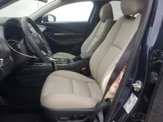 2024 Mazda CX-30 S Preferred z VIN 3MVDMBCM2RM658640, wystawiony jako Copart lot #58672425 z przebiegiem 7 977 mil mil oraz Szkoda całkowita • Salvage title. Historia ofert i sprzedaży dostępna na DreamBid. Obrazek 7.