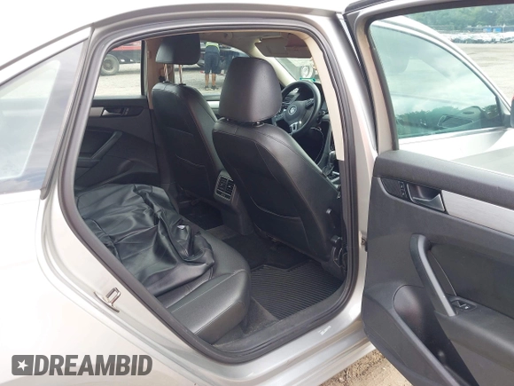 2013 Volkswagen Passat SE with VIN 1VWBP7A30DC098440, listed as a IAAI auction lot 42722686 with 305,716 mi miles and . Bid and sale history available at DreamBid. Image 8.