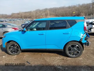 2024 Kia Soul EX with VIN KNDJ33AU7R7231321, listed as a IAAI auction lot 41711035 with 7,656 mi miles. Bid and sale history available at carsss.com. Image 15.
