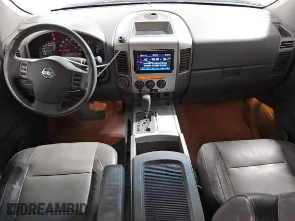 2006 Nissan Titan LE z VIN 1N6AA07BX6N573134, wystawiony jako Copart lot #46487815 z przebiegiem 161 174 mil mil oraz Czysty tytuł • Clean title. Historia ofert i sprzedaży dostępna na DreamBid. Obrazek 8.