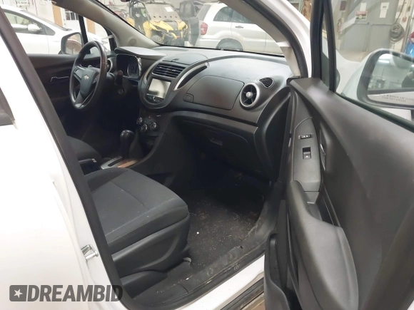 2016 Chevrolet Trax LS with VIN 3GNCJNSB2GL279607, listed as a IAAI auction lot 41421621 with 51,581 mi miles. Bid and sale history available at carsss.com. Image 5.