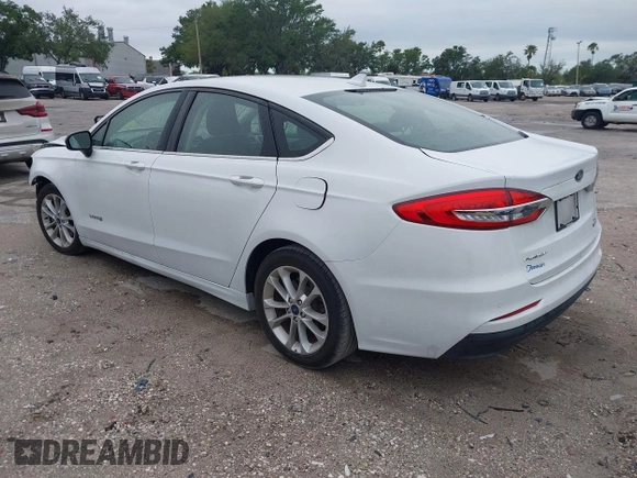 2019 Ford Fusion SE with VIN 3FA6P0LU4KR204801, listed as a IAAI auction lot 41977106 with 101,675 mi miles. Bid and sale history available at carsss.com. Image 3.