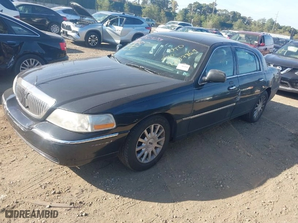 2006 Lincoln Town Car Signature with VIN 1LNHM81W66Y643077, listed as a IAAI auction lot 40527238 with 142,191 mi miles. Bid and sale history available at carsss.com. Image 2.