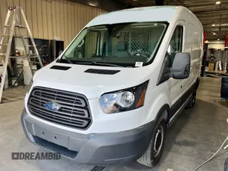 2018 Ford Transit z VIN 1FTYE1CM6JKB31142, wystawiony jako IAAI lot #42785382 z przebiegiem 79 664 mil mil oraz . Historia ofert i sprzedaży dostępna na DreamBid. Obrazek 1.