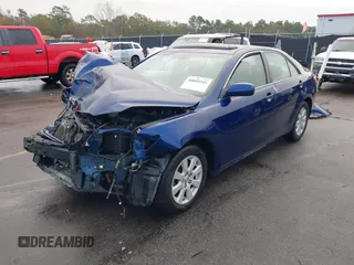 2008 Toyota Camry LE z VIN 4T1BK46K88U069070, wystawiony jako IAAI lot #40885342 z przebiegiem 156 036 mil mil oraz . Historia ofert i sprzedaży dostępna na DreamBid. Obrazek 2.