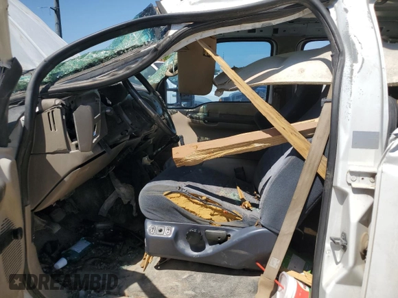 2000 Ford F-550 XL с VIN 1FDAW56F2YEA85137, выставлен на аукционе Copart как лот 67577314 с пробегом 268 079 миль миль и Списание • Salvage title. История ставок и продаж доступна на DreamBid. Изображение 7.