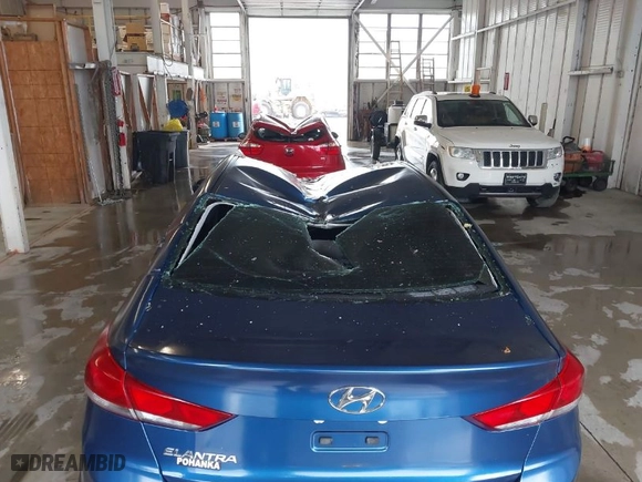 2017 Hyundai Elantra SE with VIN 5NPD84LF8HH010372, listed as a IAAI auction lot 40899363 with 1 mi miles. Bid and sale history available at carsss.com. Image 18.