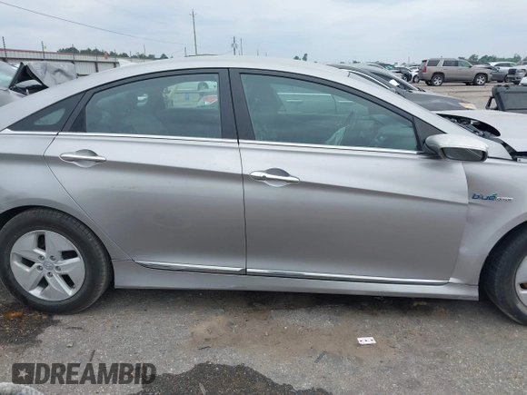 2012 Hyundai Sonata Hybrid with VIN KMHEC4A45CA054605, listed as a IAAI auction lot 42045509 with 188,852 mi miles and . Bid and sale history available at DreamBid. Image 12.