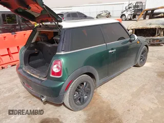2013 MINI Hardtop z VIN WMWSU3C52DT690373, wystawiony jako IAAI lot #41777229 z przebiegiem 125 190 mil mil oraz . Historia ofert i sprzedaży dostępna na DreamBid. Obrazek 4.