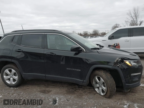 2018 Jeep Compass Latitude with VIN 3C4NJDBB7JT373582, listed as a IAAI auction lot 41728122 with 111,411 mi miles. Bid and sale history available at carsss.com. Image 13.