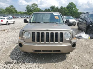 2007 Jeep Patriot Sport z VIN 1J8FF28W07D297912, wystawiony jako Copart lot #57045335 z przebiegiem 286 621 mil mil oraz Szkoda całkowita • Salvage title. Historia ofert i sprzedaży dostępna na DreamBid. Obrazek 5.