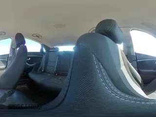 2017 Hyundai Elantra z VIN KMHD35LH7HU374225, wystawiony jako Copart lot #49252185 z przebiegiem 143 949 mil mil oraz Szkoda całkowita • Salvage title. Historia ofert i sprzedaży dostępna na DreamBid. Obrazek 12.