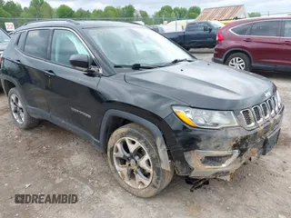 2019 Jeep Compass Limited z VIN 3C4NJDCB2KT821856, wystawiony jako IAAI lot #42327044 z przebiegiem 74 534 mil mil oraz . Historia ofert i sprzedaży dostępna na DreamBid. Obrazek 1.