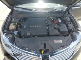 2014 Lincoln MKZ z VIN 3LN6L2GK3ER828065, wystawiony jako Copart lot #56925665 z przebiegiem 187 050 mil mil oraz Szkoda całkowita • Salvage title. Historia ofert i sprzedaży dostępna na DreamBid. Obrazek 11.