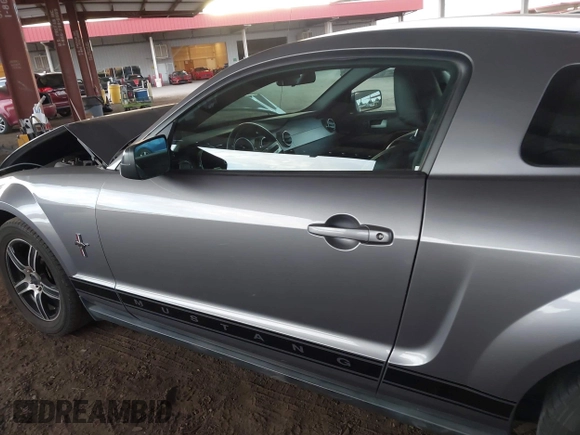 2007 Ford Mustang Deluxe with VIN 1ZVHT80N775234974, listed as a IAAI auction lot 42029377 with 227,856 mi miles. Bid and sale history available at carsss.com. Image 14.