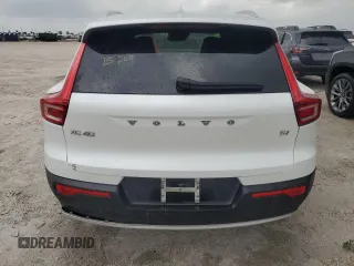 2021 Volvo XC40 Momentum z VIN YV4AC2HK5M2602249, wystawiony jako Copart lot #76351684 z przebiegiem Nie podano mil oraz Nie do naprawy • Non repairable. Historia ofert i sprzedaży dostępna na DreamBid. Obrazek 6.