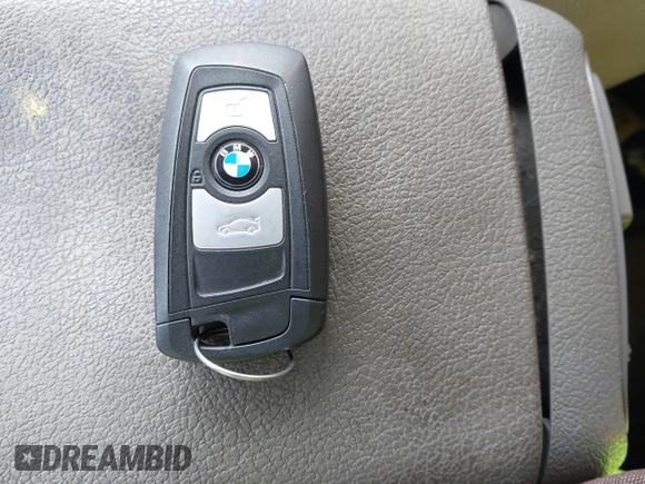 2014 BMW 3 Series 320i with VIN WBA3B1C50EK135458, listed as a IAAI auction lot 41631722 with 1 mi miles. Bid and sale history available at carsss.com. Image 11.
