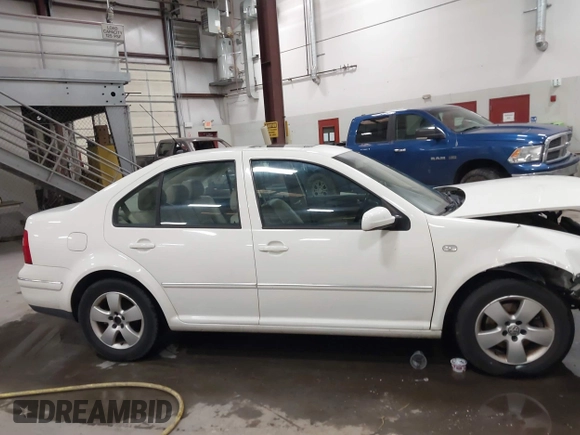 2004 Volkswagen Jetta GLS z VIN 3VWSK69MX4M078023, wystawiony jako IAAI lot #41198138 z przebiegiem 153 830 mil mil oraz . Historia ofert i sprzedaży dostępna na DreamBid. Obrazek 14.