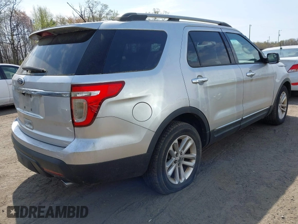 2011 Ford Explorer XLT with VIN 1FMHK7D88BGA64122, listed as a IAAI auction lot 42006804 with 201,067 mi miles and . Bid and sale history available at carsss.com. Image 4.