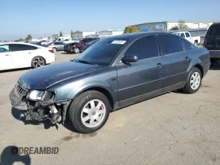 2000 Volkswagen Passat z VIN WVWMA23BXYP305354, wystawiony jako Copart lot #84185444 z przebiegiem 141 569 mil mil oraz Szkoda całkowita • Salvage title. Historia ofert i sprzedaży dostępna na DreamBid. Obrazek 1.