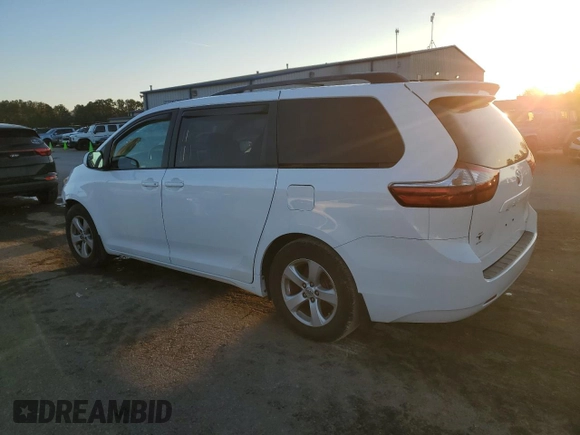 2015 Toyota Sienna LE AAS z VIN 5TDKK3DC4FS542670, wystawiony jako Copart lot #85658924 z przebiegiem 89 845 mil mil oraz Szkoda całkowita • Salvage title. Historia ofert i sprzedaży dostępna na DreamBid. Obrazek 2.