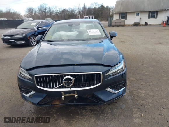 2019 Volvo S60 Inscription with VIN 7JRA22TL3KG002319, listed as a IAAI auction lot 40992140 with 44,095 mi miles. Bid and sale history available at carsss.com. Image 12.