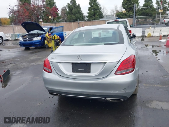 2015 Mercedes-Benz C 300 z VIN 55SWF4JB0FU094227, wystawiony jako IAAI lot #41043240 z przebiegiem 99 337 mil mil oraz . Historia ofert i sprzedaży dostępna na DreamBid. Obrazek 16.