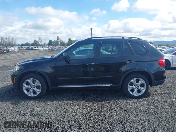 2013 BMW X5 xDrive50i z VIN 5UXZV8C51DL426944, wystawiony jako IAAI lot #41911303 z przebiegiem 106 266 mil mil oraz . Historia ofert i sprzedaży dostępna na DreamBid. Obrazek 14.