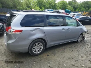 2011 Toyota Sienna XLE AAS z VIN 5TDYK3DC1BS165154, wystawiony jako Copart lot #57044235 z przebiegiem 232 461 mil mil oraz Szkoda całkowita • Salvage title. Historia ofert i sprzedaży dostępna na DreamBid. Obrazek 3.