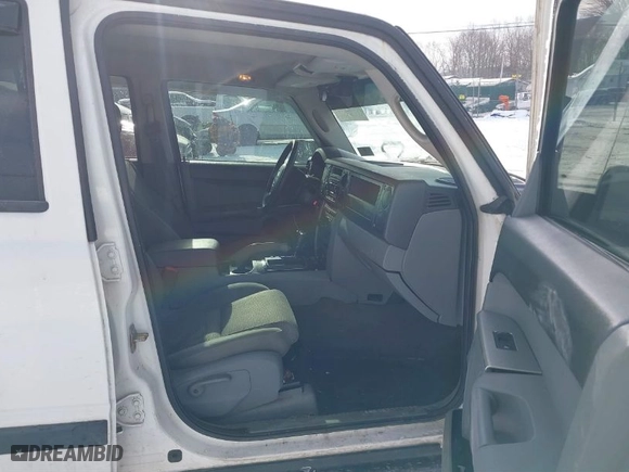 2006 Jeep Commander with VIN 1J8HG48K96C263647, listed as a IAAI auction lot 41332683 with 156,583 mi miles. Bid and sale history available at carsss.com. Image 5.