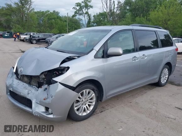 2014 Toyota Sienna XLE z VIN 5TDYK3DC6ES488569, wystawiony jako IAAI lot #42171540 z przebiegiem 97 416 mil mil oraz . Historia ofert i sprzedaży dostępna na DreamBid. Obrazek 2.