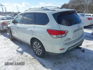 2014 Nissan Pathfinder S z VIN 5N1AR2MM1EC714966, wystawiony jako IAAI lot #41333651 z przebiegiem 118 542 mil mil oraz . Historia ofert i sprzedaży dostępna na DreamBid. Obrazek 3.