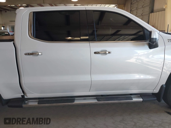 2019 Chevrolet Silverado 1500 High Country with VIN 1GCUYHEL3KZ158830, listed as a IAAI auction lot 41646878 with 105,524 mi miles. Bid and sale history available at carsss.com. Image 13.