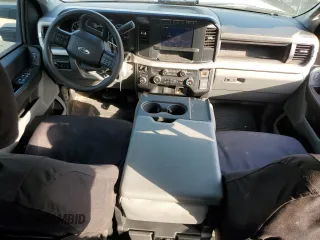 2023 Ford F-250 XL z VIN 1FT7W2BA4PEC15697, wystawiony jako Copart lot #78132664 z przebiegiem 30 001 mil mil oraz Szkoda całkowita • Salvage title. Historia ofert i sprzedaży dostępna na DreamBid. Obrazek 8.