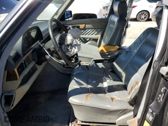 1989 Mercedes-Benz 560 with VIN WDBCA39E0KA485343, listed as a Copart auction lot 71889544 with 201,385 mi miles and Non Repairable. Bid and sale history available at DreamBid. Image 7.