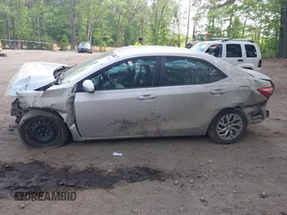 2018 Toyota Corolla L z VIN 5YFBURHE7JP812470, wystawiony jako IAAI lot #42183208 z przebiegiem 243 880 mil mil oraz . Historia ofert i sprzedaży dostępna na DreamBid. Obrazek 14.