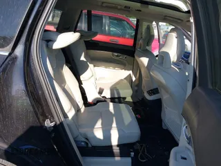 2020 Volvo XC90 Momentum с VIN YV4A221K9L1552490, выставлен на аукционе IAAI как лот 42050315 с пробегом 55 764 миль миль и . История ставок и продаж доступна на DreamBid. Изображение 8.