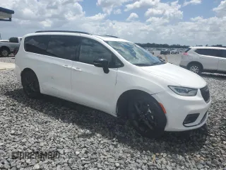 2025 Chrysler Pacifica Limited with VIN 2C4RC1GG1SR539601, listed as a Copart auction lot 60714795 with 9,796 mi miles and Clean title. Bid and sale history available at DreamBid. Image 4.