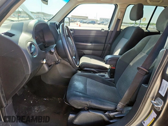 2014 Jeep Patriot High Altitude z VIN 1C4NJPFA3ED624371, wystawiony jako Copart lot #61250965 z przebiegiem 169 148 mil mil oraz Szkoda całkowita • Salvage title. Historia ofert i sprzedaży dostępna na DreamBid. Obrazek 7.